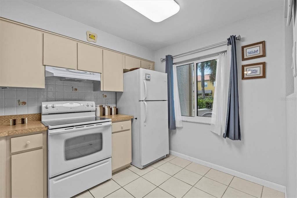 For Sale: $290,000 (2 beds, 2 baths, 1178 Square Feet)