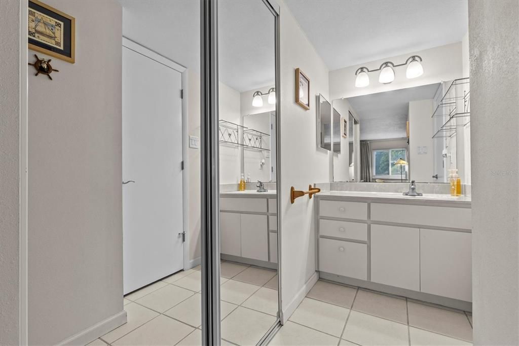 For Sale: $290,000 (2 beds, 2 baths, 1178 Square Feet)