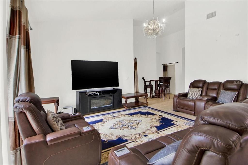 Active With Contract: $400,000 (4 beds, 2 baths, 1764 Square Feet)