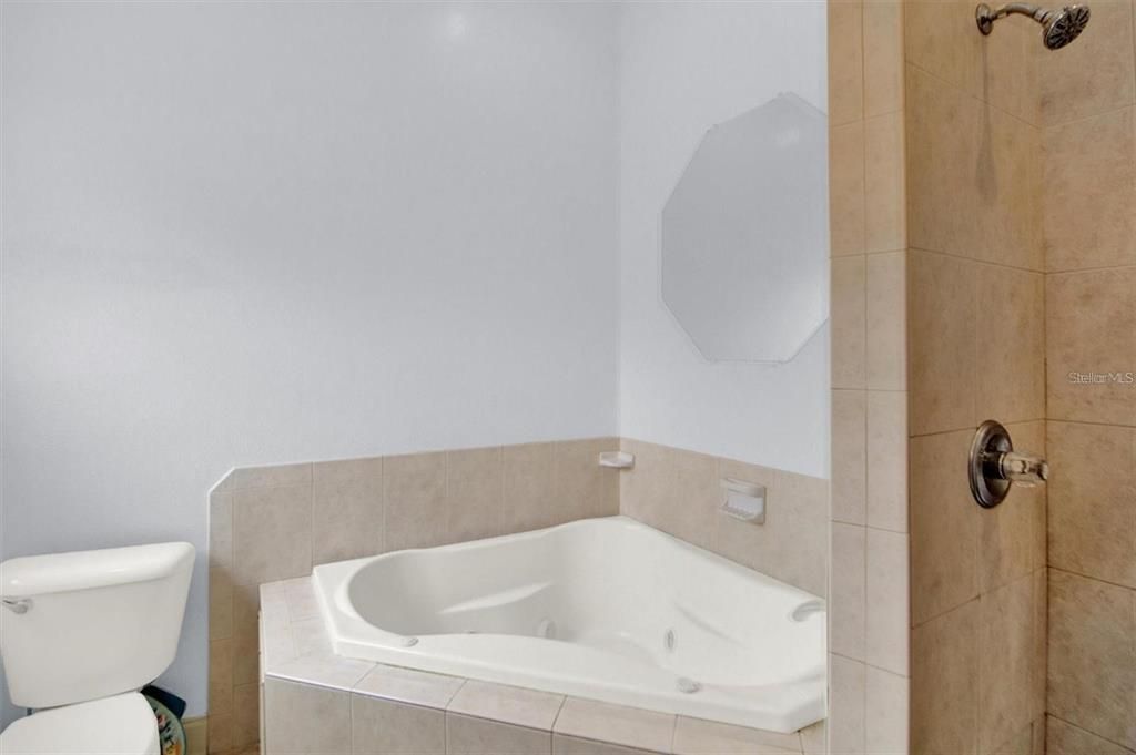 Active With Contract: $400,000 (4 beds, 2 baths, 1764 Square Feet)