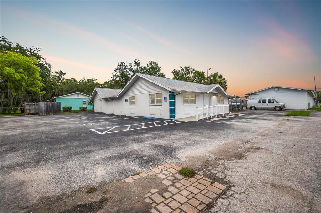 For Sale: $224,900 (3 beds, 1 baths, 2448 Square Feet)