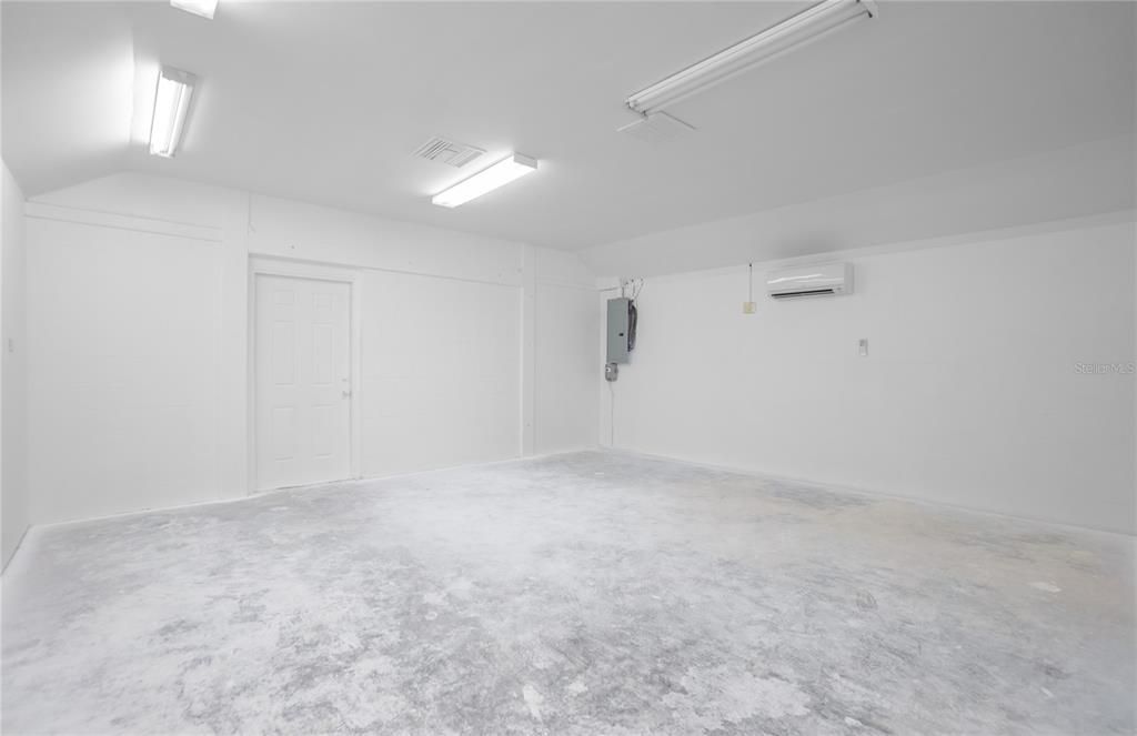 For Sale: $224,900 (3 beds, 1 baths, 2448 Square Feet)