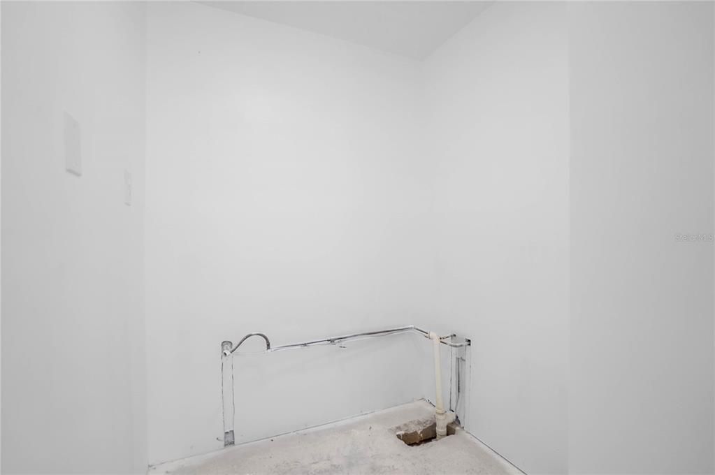 For Sale: $224,900 (3 beds, 1 baths, 2448 Square Feet)