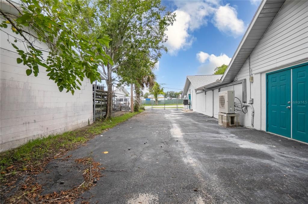 For Sale: $224,900 (3 beds, 1 baths, 2448 Square Feet)