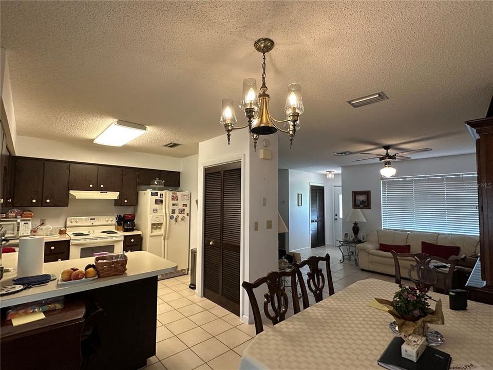 Под контрактом: $235,000 (2 спален, 2 ванн, 1031 Квадратных фут)