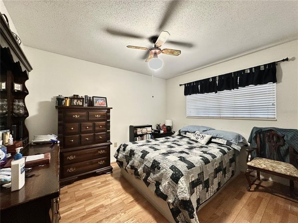 Под контрактом: $235,000 (2 спален, 2 ванн, 1031 Квадратных фут)