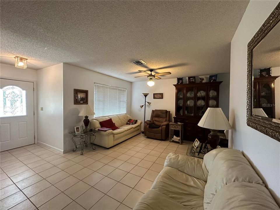 Под контрактом: $235,000 (2 спален, 2 ванн, 1031 Квадратных фут)