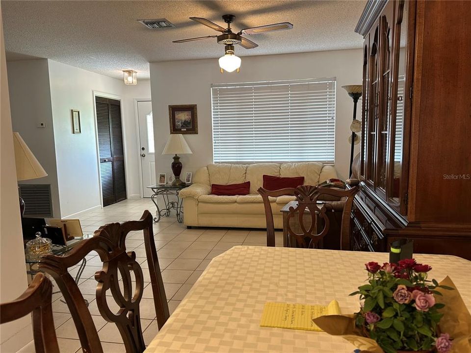 Под контрактом: $235,000 (2 спален, 2 ванн, 1031 Квадратных фут)