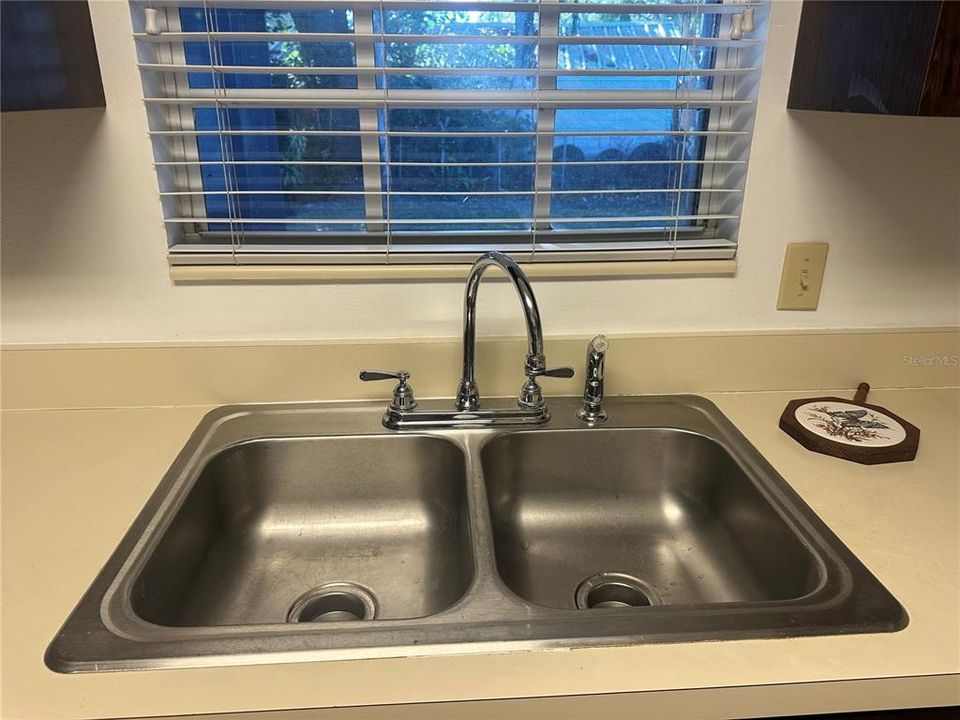 Под контрактом: $235,000 (2 спален, 2 ванн, 1031 Квадратных фут)