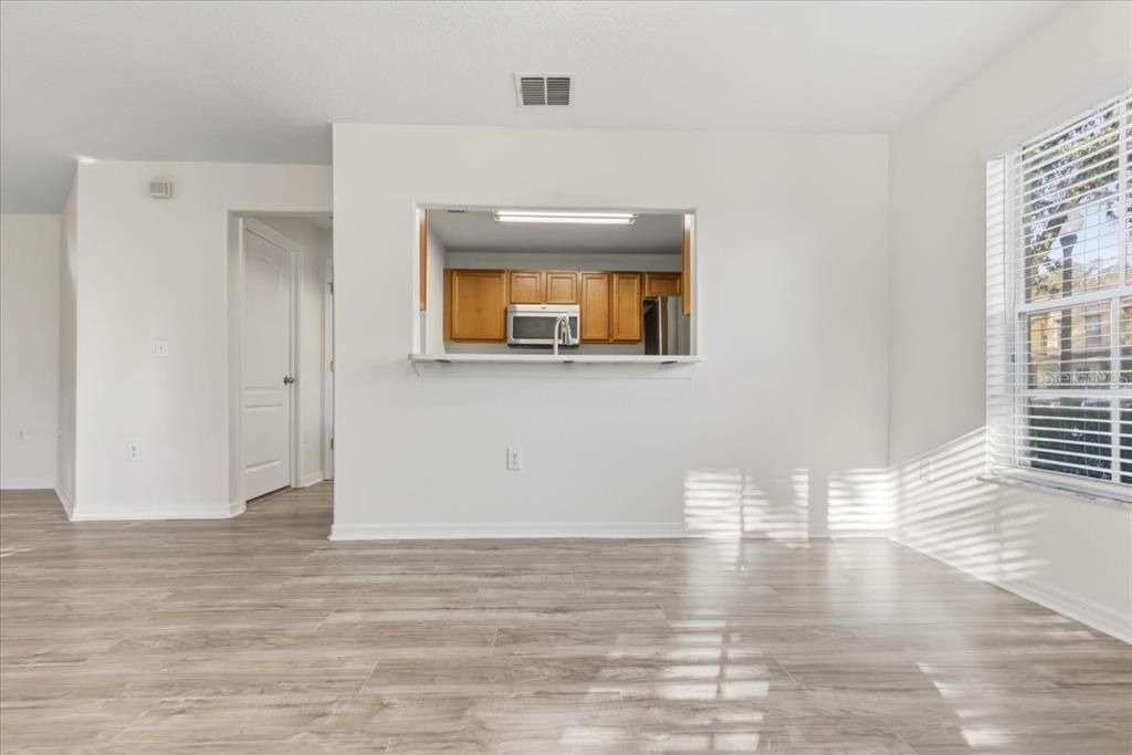 En Venta: $215,000 (3 camas, 2 baños, 1363 Pies cuadrados)