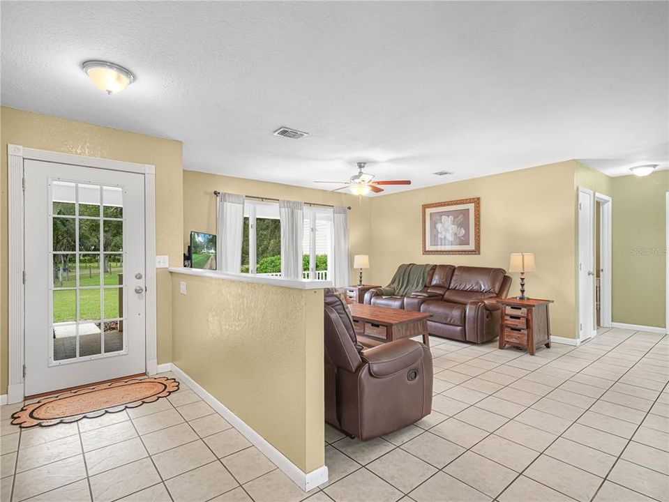 待售: $749,999 (4 贝兹, 2 浴室, 3801 平方英尺)