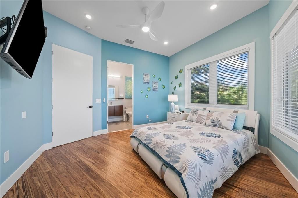 待售: $3,900,000 (6 贝兹, 6 浴室, 4781 平方英尺)