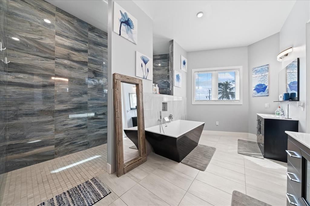 待售: $3,900,000 (6 贝兹, 6 浴室, 4781 平方英尺)