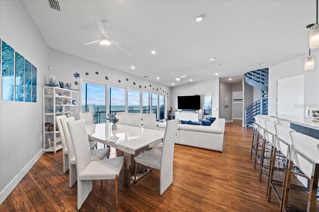 待售: $3,900,000 (6 贝兹, 6 浴室, 4781 平方英尺)