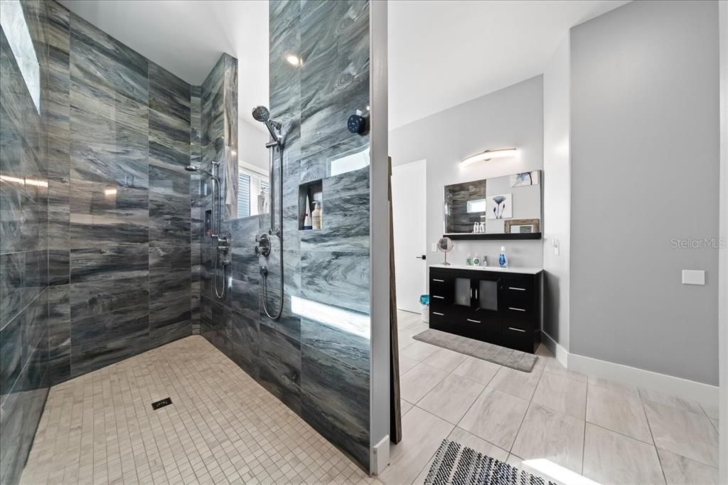 待售: $3,900,000 (6 贝兹, 6 浴室, 4781 平方英尺)