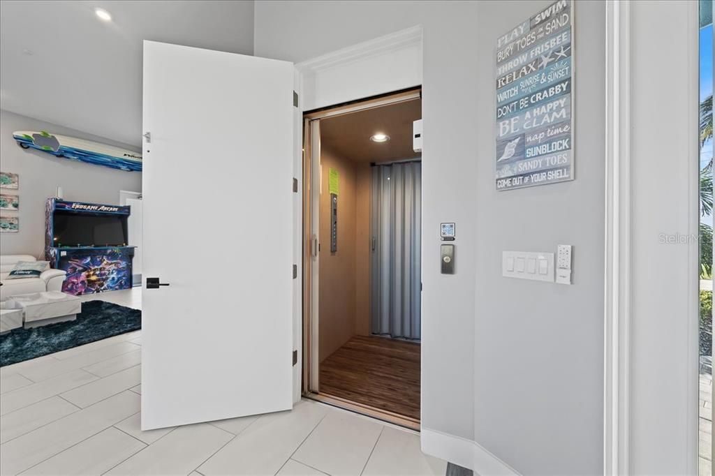 待售: $3,900,000 (6 贝兹, 6 浴室, 4781 平方英尺)