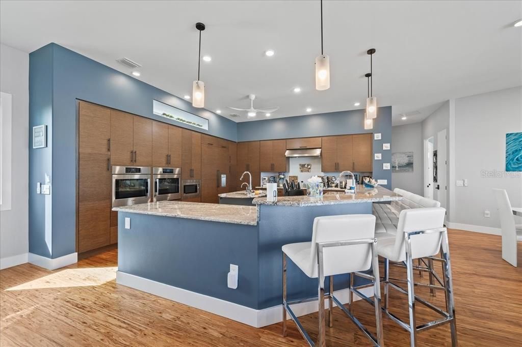 待售: $3,900,000 (6 贝兹, 6 浴室, 4781 平方英尺)