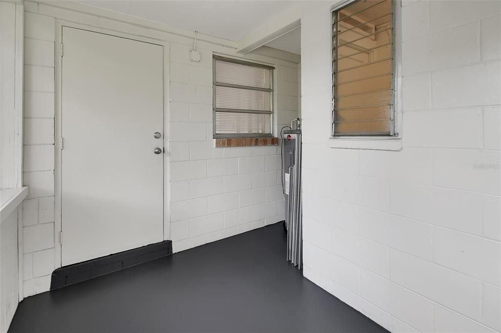 Active With Contract: $252,900 (3 beds, 1 baths, 1204 Square Feet)