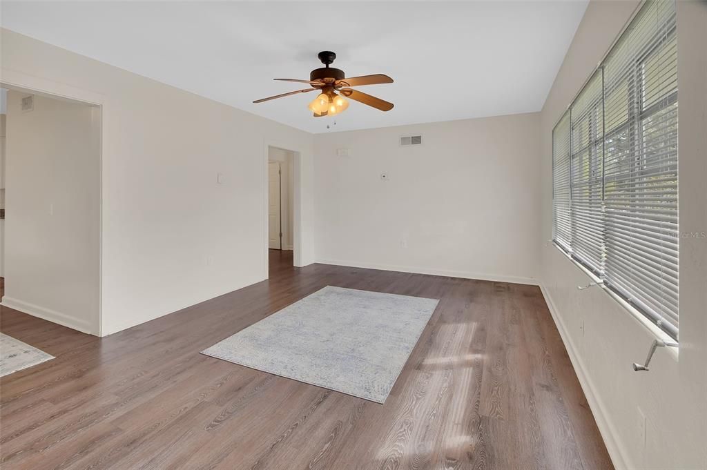 Active With Contract: $252,900 (3 beds, 1 baths, 1204 Square Feet)