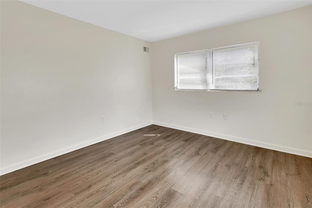 Active With Contract: $252,900 (3 beds, 1 baths, 1204 Square Feet)