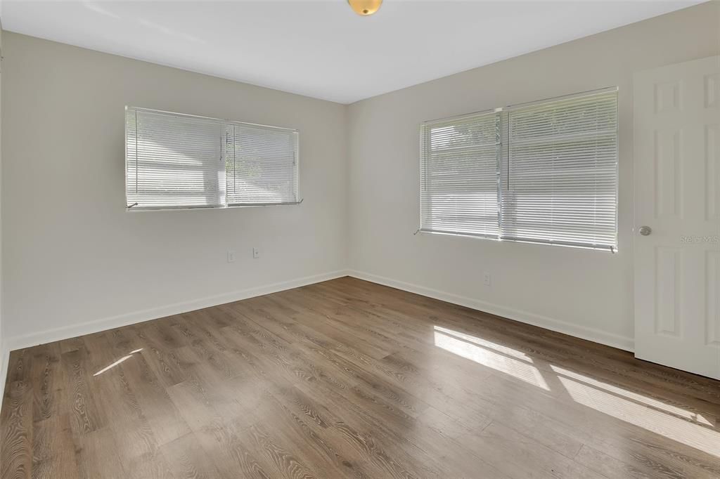 Active With Contract: $252,900 (3 beds, 1 baths, 1204 Square Feet)