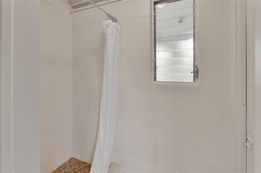 Active With Contract: $252,900 (3 beds, 1 baths, 1204 Square Feet)