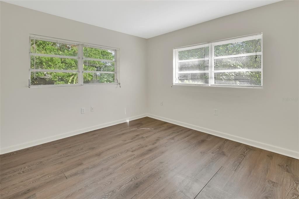 Active With Contract: $252,900 (3 beds, 1 baths, 1204 Square Feet)