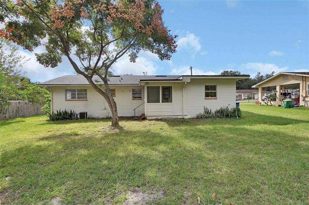 Active With Contract: $252,900 (3 beds, 1 baths, 1204 Square Feet)