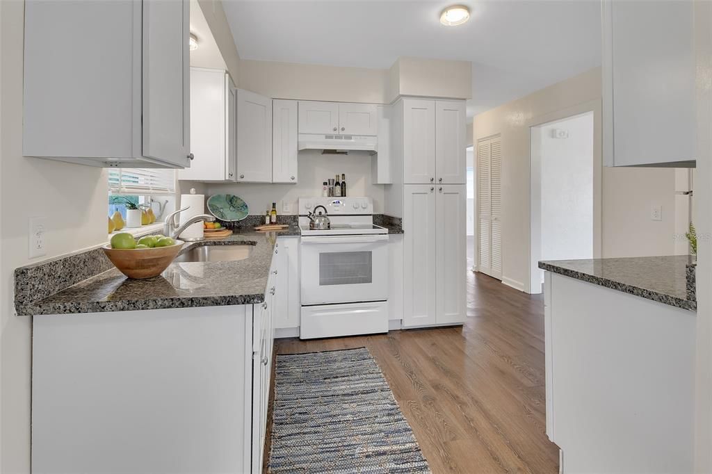 Active With Contract: $252,900 (3 beds, 1 baths, 1204 Square Feet)