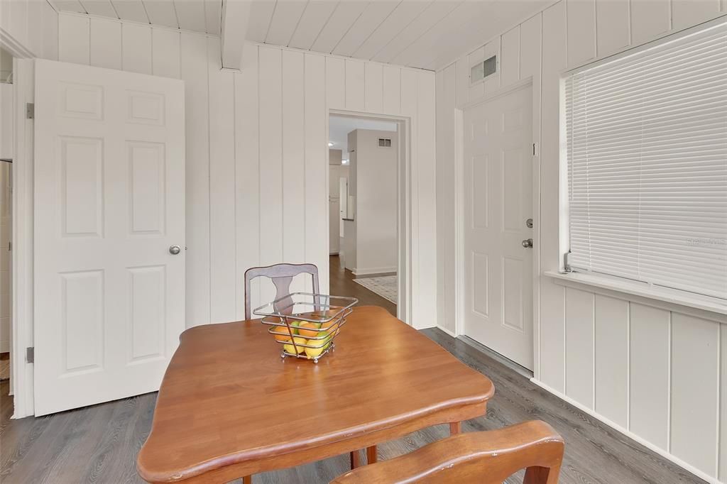 Active With Contract: $252,900 (3 beds, 1 baths, 1204 Square Feet)