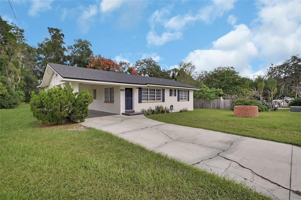 Active With Contract: $252,900 (3 beds, 1 baths, 1204 Square Feet)