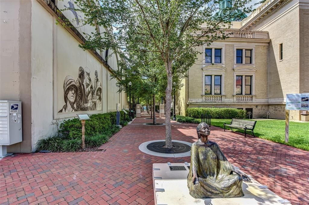 Active With Contract: $252,900 (3 beds, 1 baths, 1204 Square Feet)