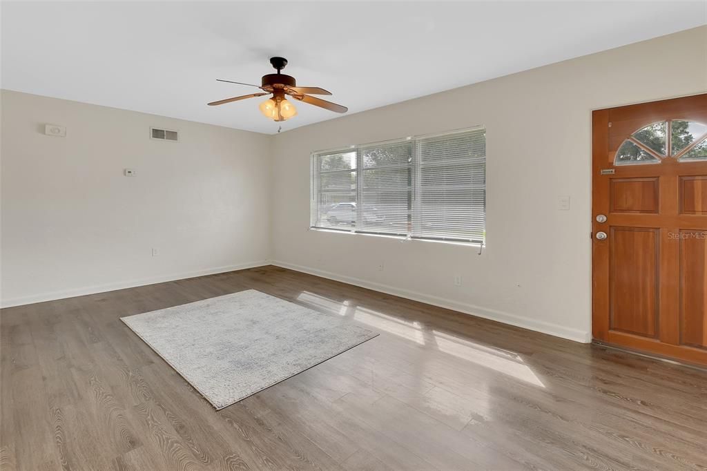 Active With Contract: $252,900 (3 beds, 1 baths, 1204 Square Feet)