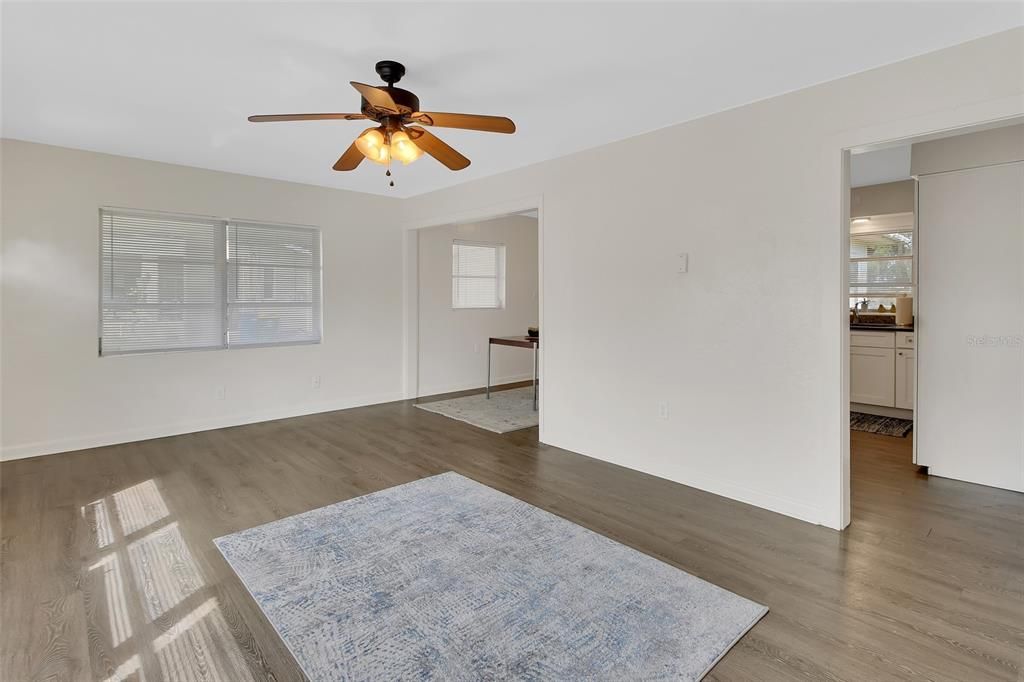 Active With Contract: $252,900 (3 beds, 1 baths, 1204 Square Feet)