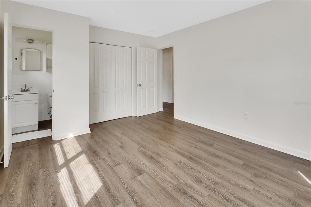 Active With Contract: $252,900 (3 beds, 1 baths, 1204 Square Feet)