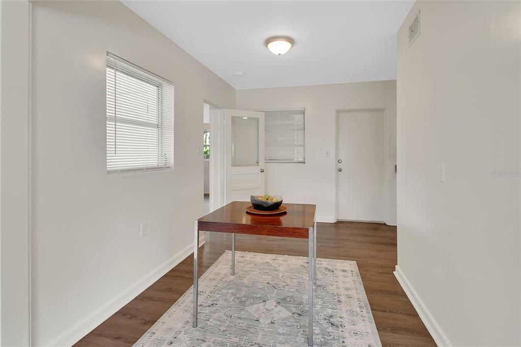 Active With Contract: $252,900 (3 beds, 1 baths, 1204 Square Feet)