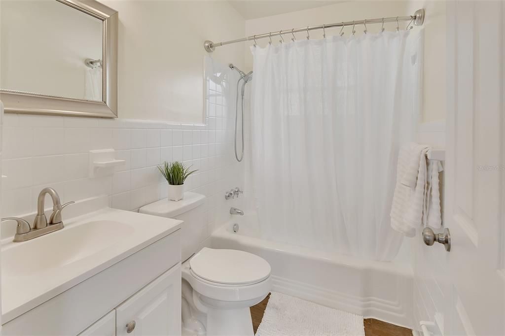 Active With Contract: $252,900 (3 beds, 1 baths, 1204 Square Feet)