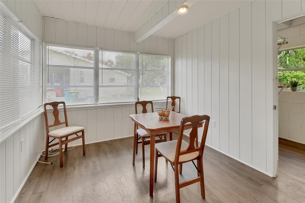 Active With Contract: $252,900 (3 beds, 1 baths, 1204 Square Feet)