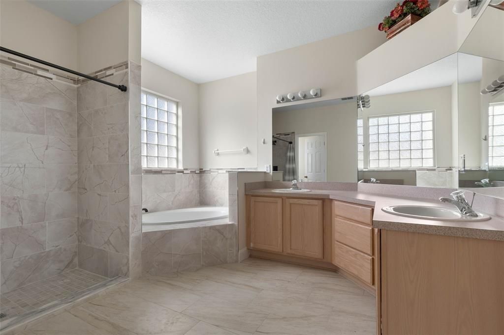 For Sale: $735,000 (6 beds, 3 baths, 3957 Square Feet)