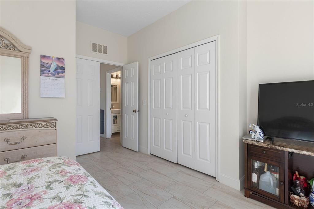 For Sale: $735,000 (6 beds, 3 baths, 3957 Square Feet)