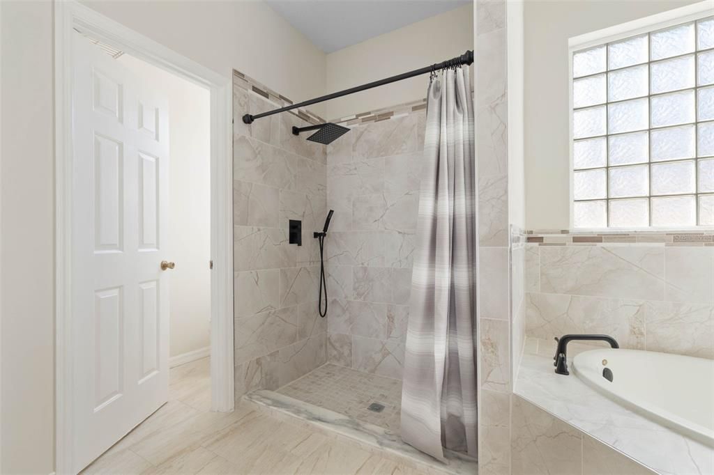 For Sale: $735,000 (6 beds, 3 baths, 3957 Square Feet)