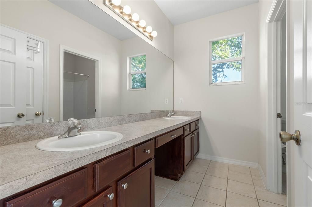 For Sale: $735,000 (6 beds, 3 baths, 3957 Square Feet)