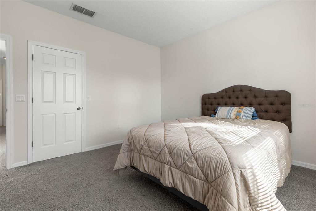 For Sale: $735,000 (6 beds, 3 baths, 3957 Square Feet)