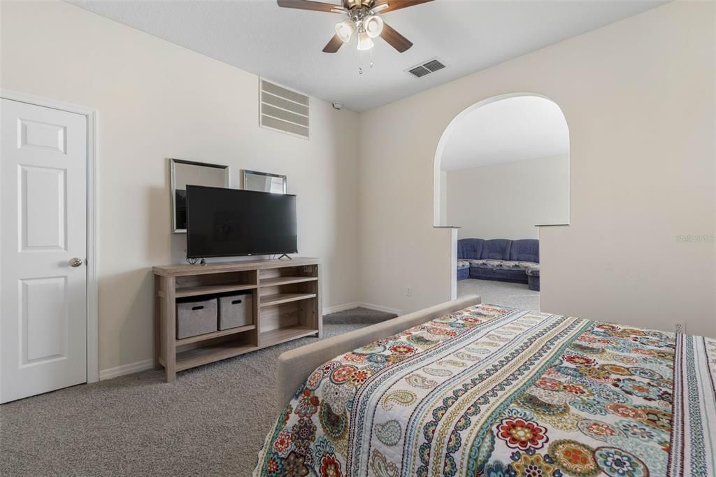 For Sale: $735,000 (6 beds, 3 baths, 3957 Square Feet)