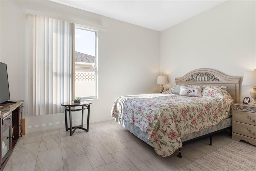 For Sale: $735,000 (6 beds, 3 baths, 3957 Square Feet)