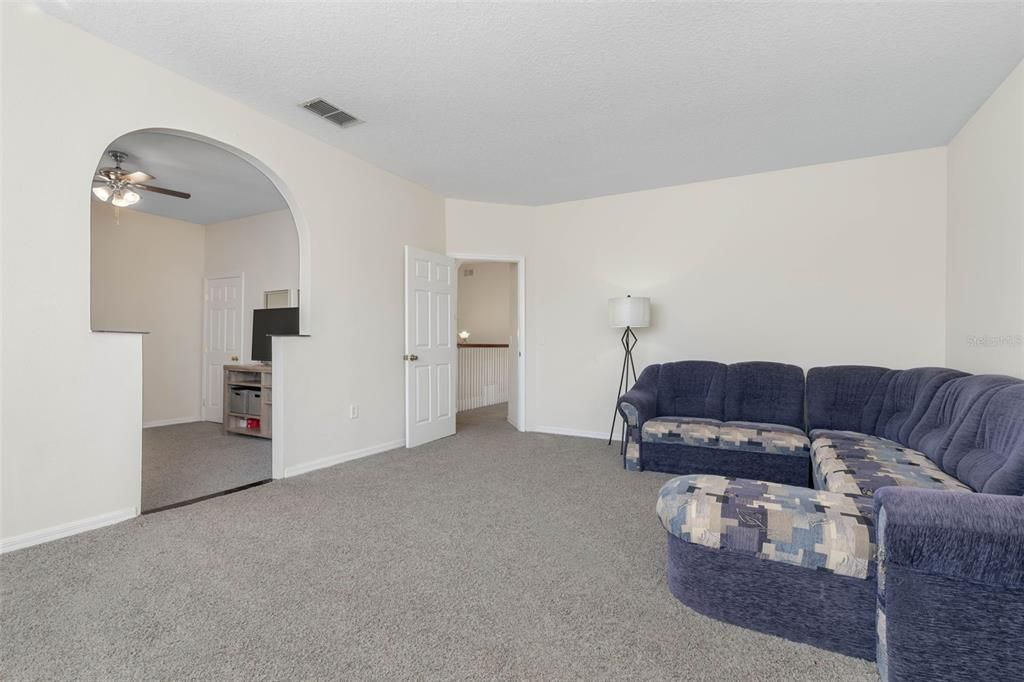 For Sale: $735,000 (6 beds, 3 baths, 3957 Square Feet)