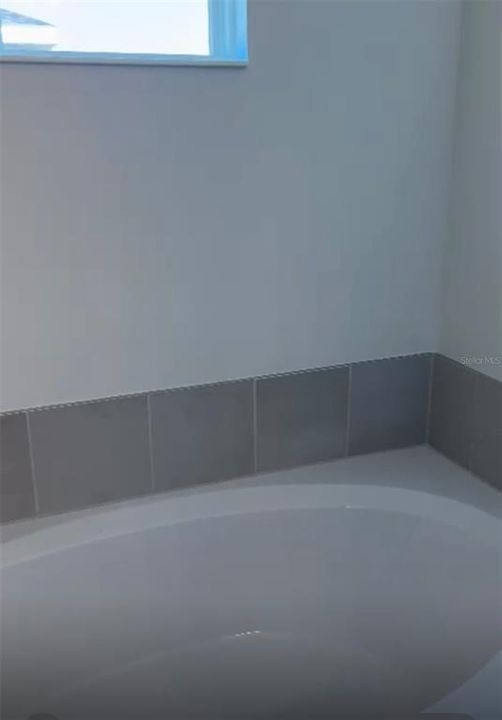 For Rent: $2,400 (4 beds, 2 baths, 1912 Square Feet)