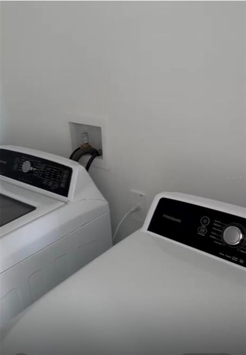 For Rent: $2,400 (4 beds, 2 baths, 1912 Square Feet)