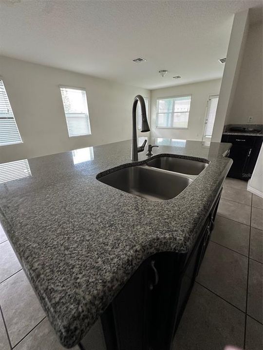 待售: $510,000 (4 贝兹, 2 浴室, 2534 平方英尺)