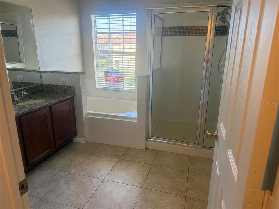 For Rent: $2,300 (3 beds, 2 baths, 2086 Square Feet)